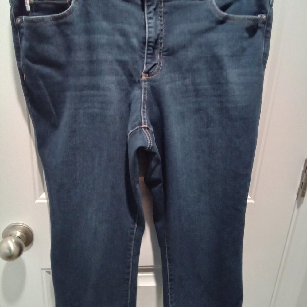 Chaps Plus Size Size 14 Classic Denim Capris Blue Jeans 20" Inseam - Picture 2 of 11